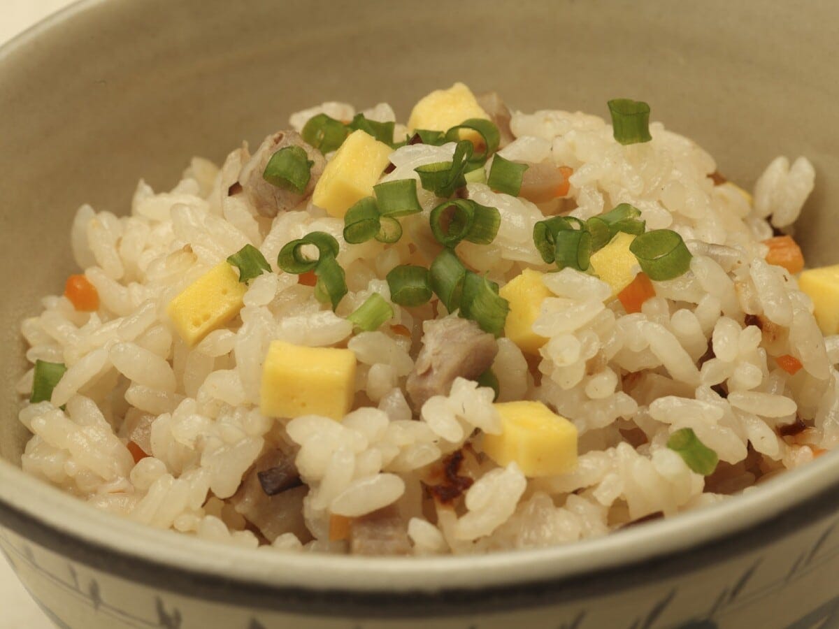 沖縄風炊き込みご飯のジューシー。沖縄そばと一緒に注文することが多い（C）OCVB