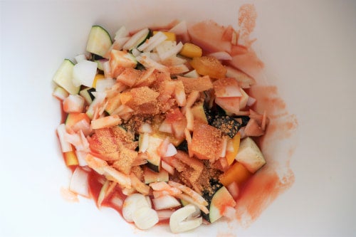 ボウルに1の野菜とAを入れ600Wの電子レンジで3分加熱する。