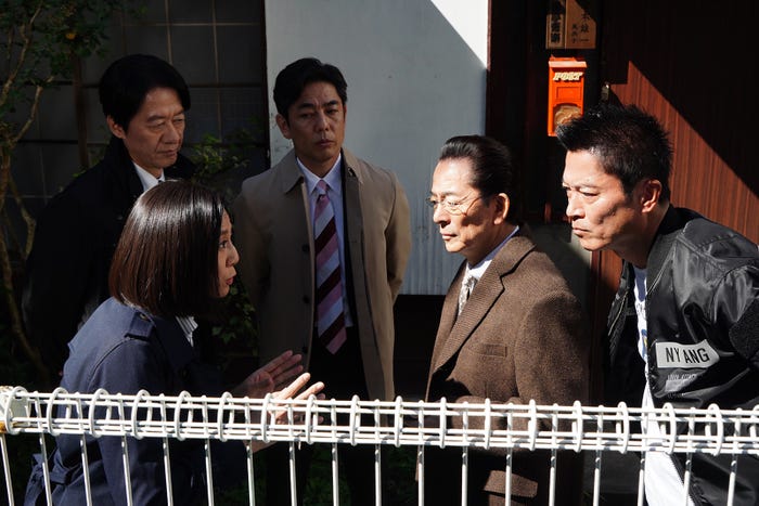 篠原ゆき子、川原和久、山中崇史、水谷豊、寺脇康文「相棒season22」第16話より(C)テレビ朝日