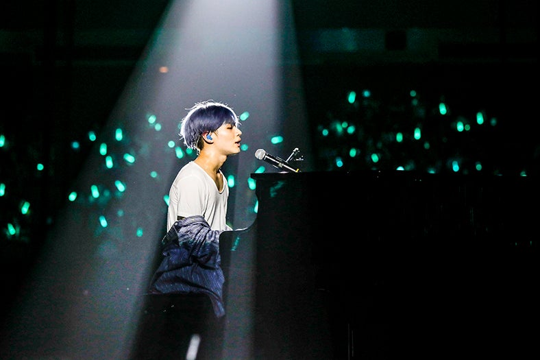 ピアノの弾き語りを披露した「いつかここで」（写真：HAJIME KAMIIISAKA）