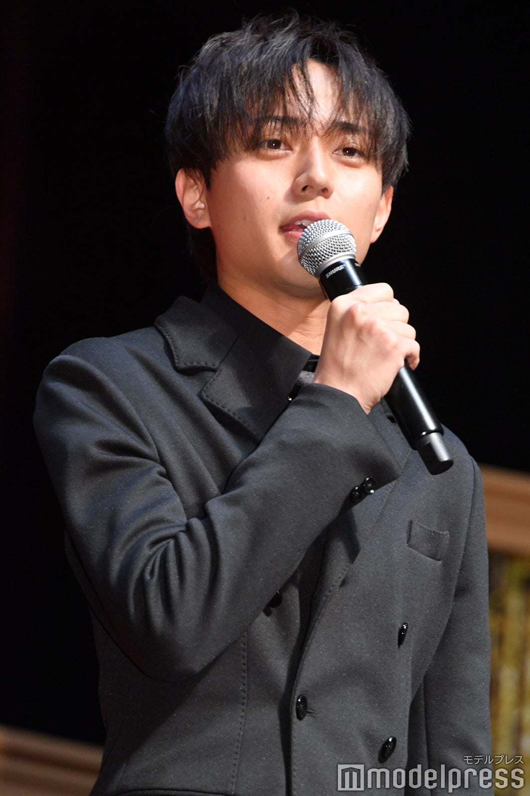 1日に最大で6～7回歯を磨く永瀬廉（C）モデルプレス