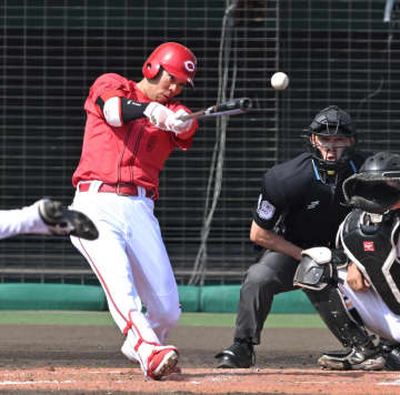 広島 今年対外試合初得点はチーム最年長のバットから 37歳・秋山が先制適時打 「横一線」の競争で存在感