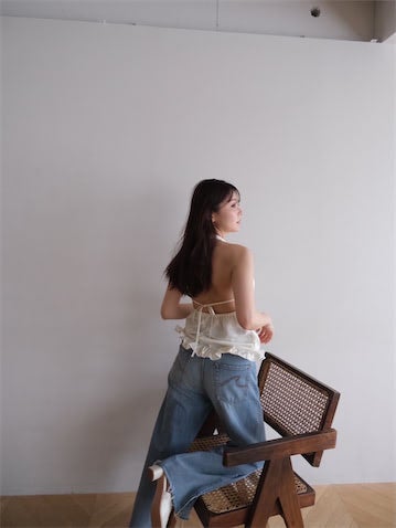 久間田琳加、鍛え抜かれた美背中&美脚の夏服ショットを大量公開「スタイル良すぎ」「美しい」