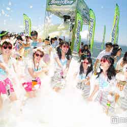 思い思いのフェスコーデで集合/画像提供:スポーツワン