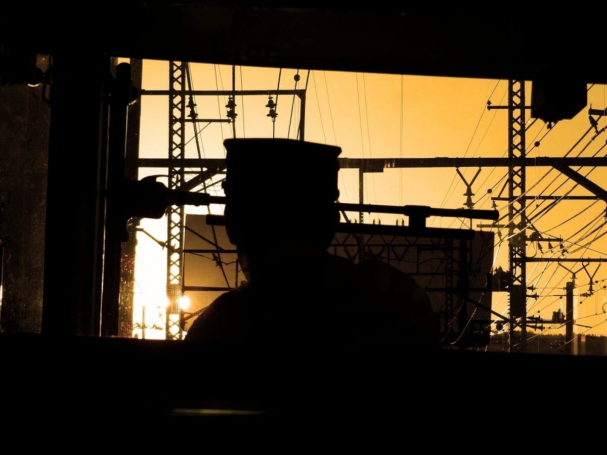 乗客の疲れた体も心も癒す運転士のアナウンスに注目したい