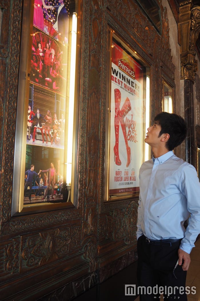 三浦春馬/パンテージ・シアター 劇場エントランスロビー