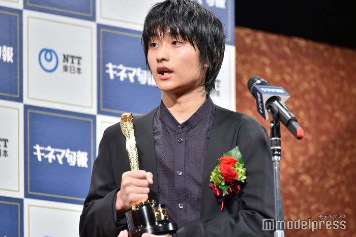 奥平大兼、デビュー作で新人男優賞 撮影時の実母への反抗期明かす「親孝行できた」<第94回キネマ旬報ベスト・テン>