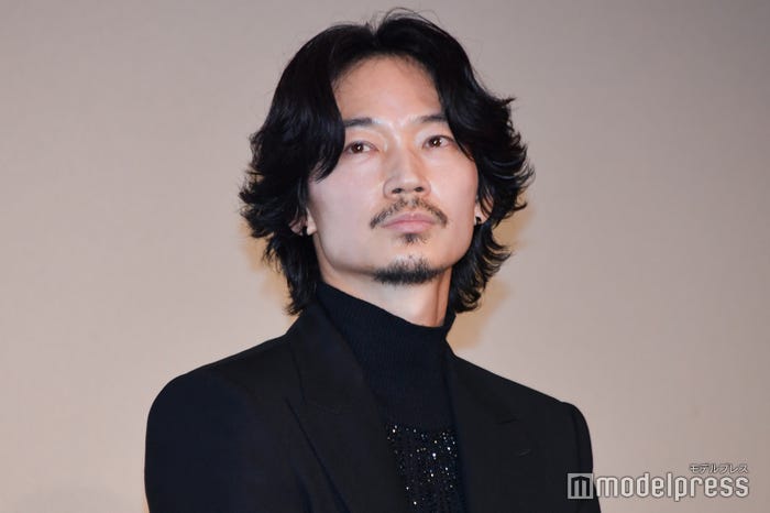 綾野剛(C)モデルプレス