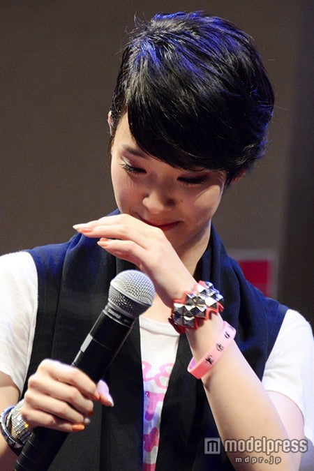 剛力彩芽、ファンからのサプライズに感涙