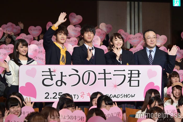 (左から)平祐奈、葉山奨之、中川大志、飯豊まりえ、川村泰祐監督 (C)モデルプレス