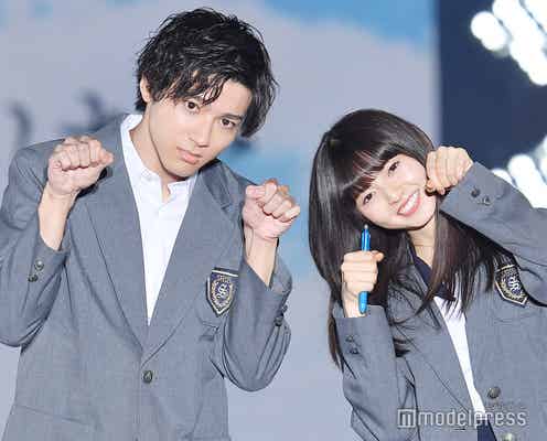 山田裕貴&乃木坂46齋藤飛鳥が“にゃんにゃん” 制服姿で華やかランウェイ、映画共演秘話も語る<GirlsAward 2018 A/W>