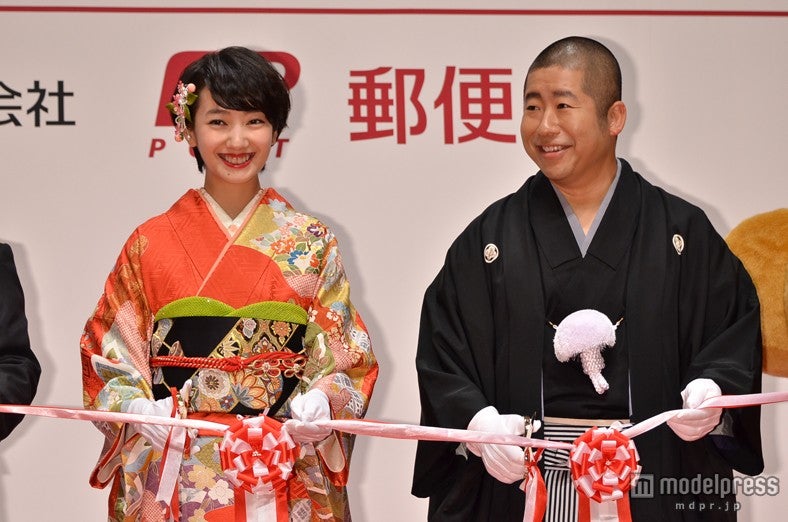 左から：波瑠、ハライチ・澤部佑