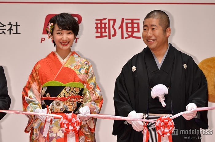 左から:波瑠、ハライチ・澤部佑