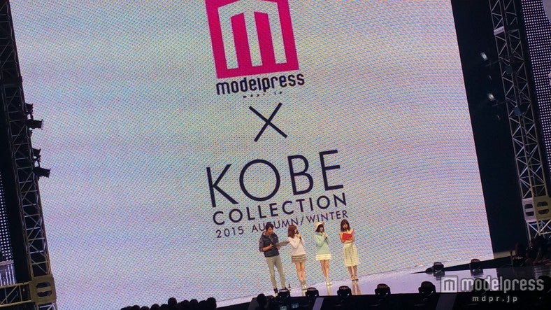 「神戸コレクション2015 A／W」モデルプレスステージ／（左から）敦士、八木アリサ、玉城ティナ、豊崎由里絵MBSアナウンサー