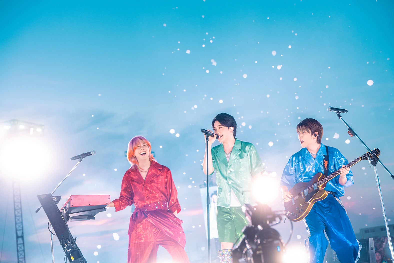 ミセス10周年ライブフィヨルドで 飛んできた涼ちゃんからのボールです! Mrs. GREEN APPLE、10周年野外ライブで10万人動員 1200機巨大