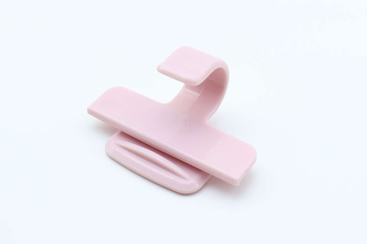 ダイソーのチューブホルダーワイドM／Mハッピーライフの裏側