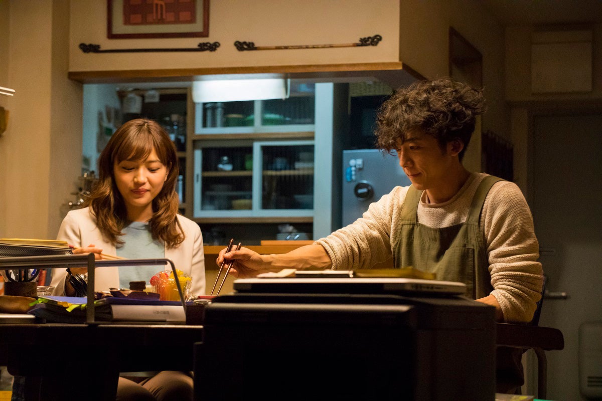 自然な流れで食事することに…／川口春奈、高橋一生（C）松尾由美／双葉社（C）2019 映画「九月の恋と出会うまで」製作委員会