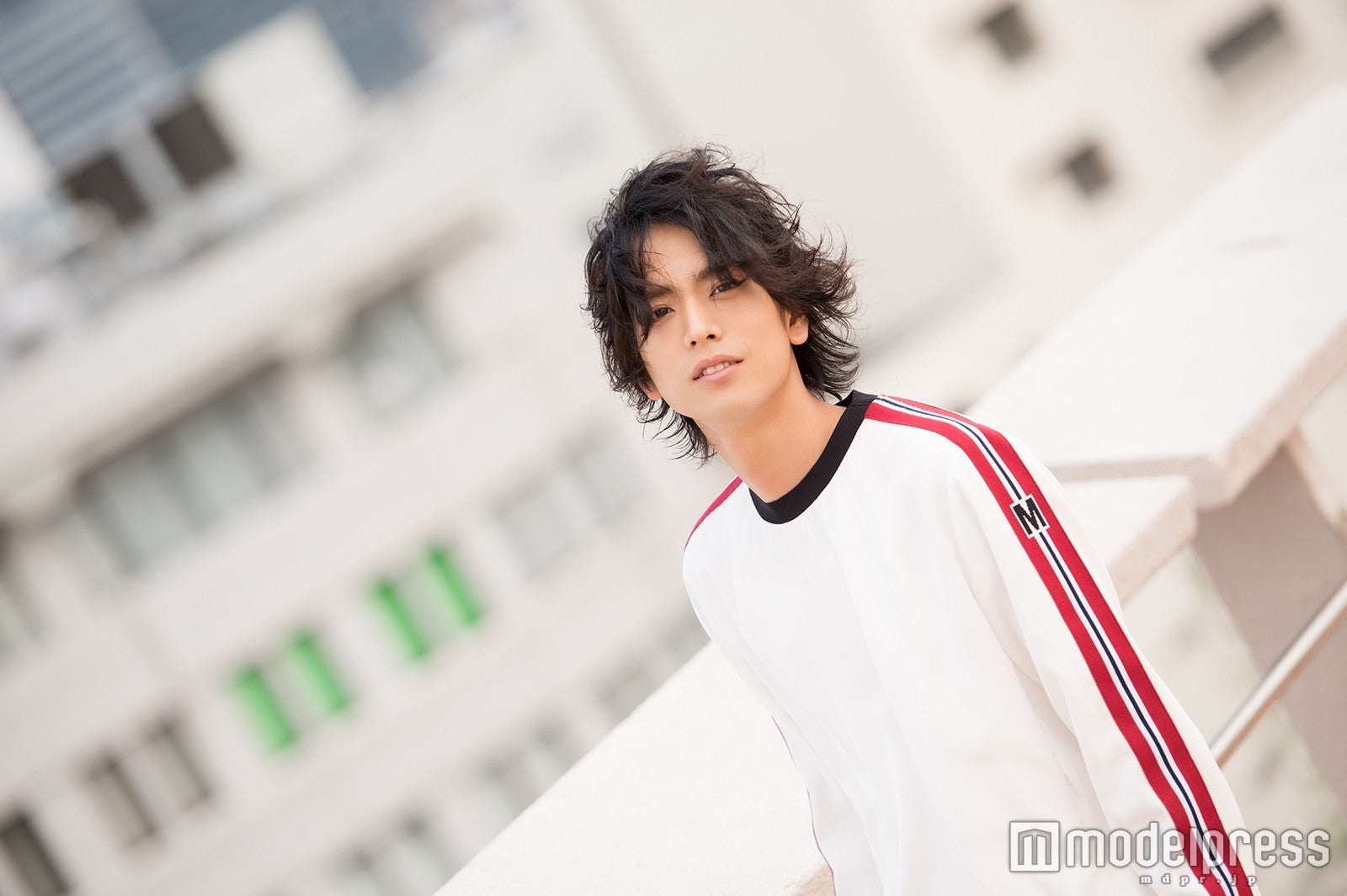 黒羽麻璃央（C）モデルプレス