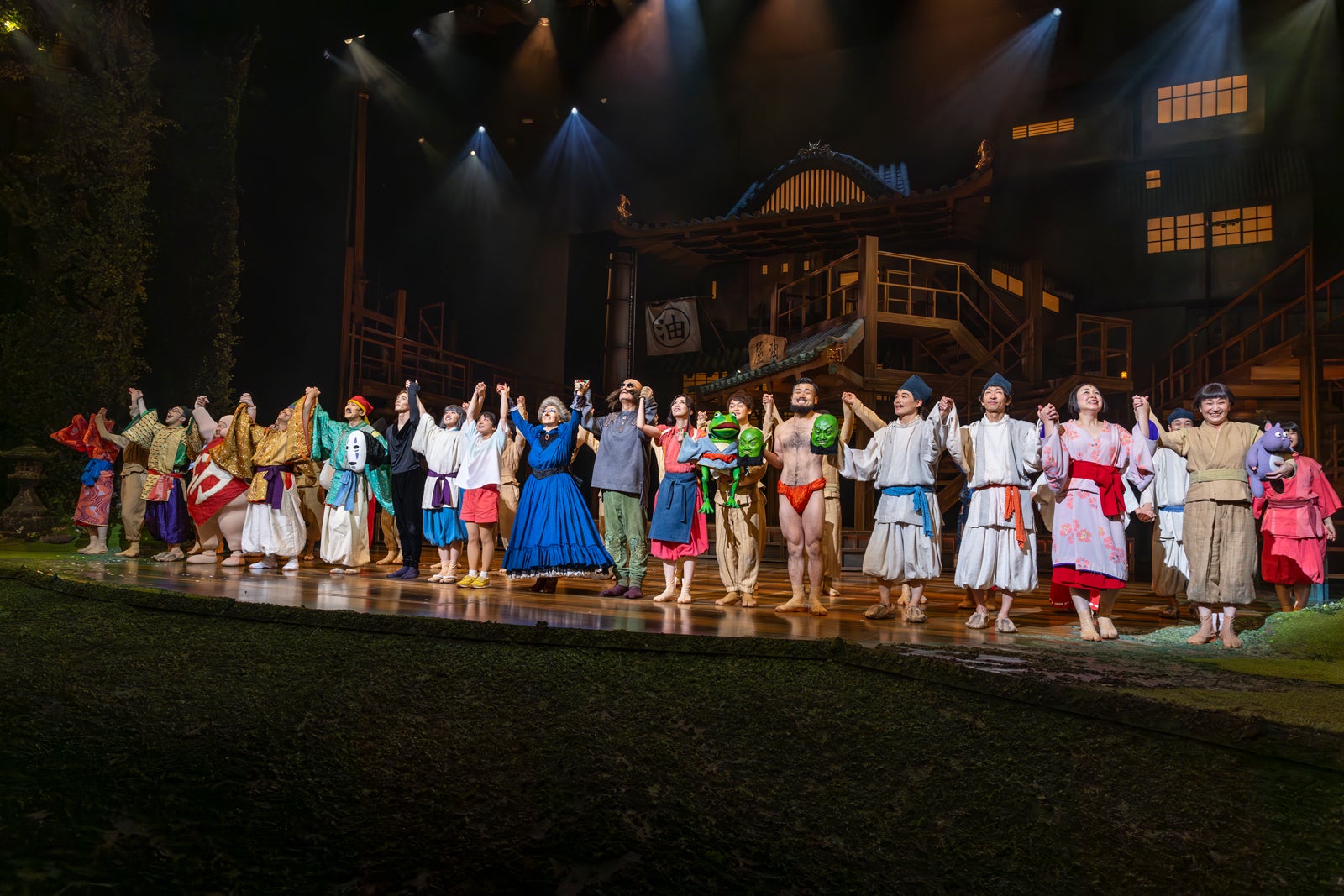 舞台「千と千尋の神隠し」（C）EllieKurttz