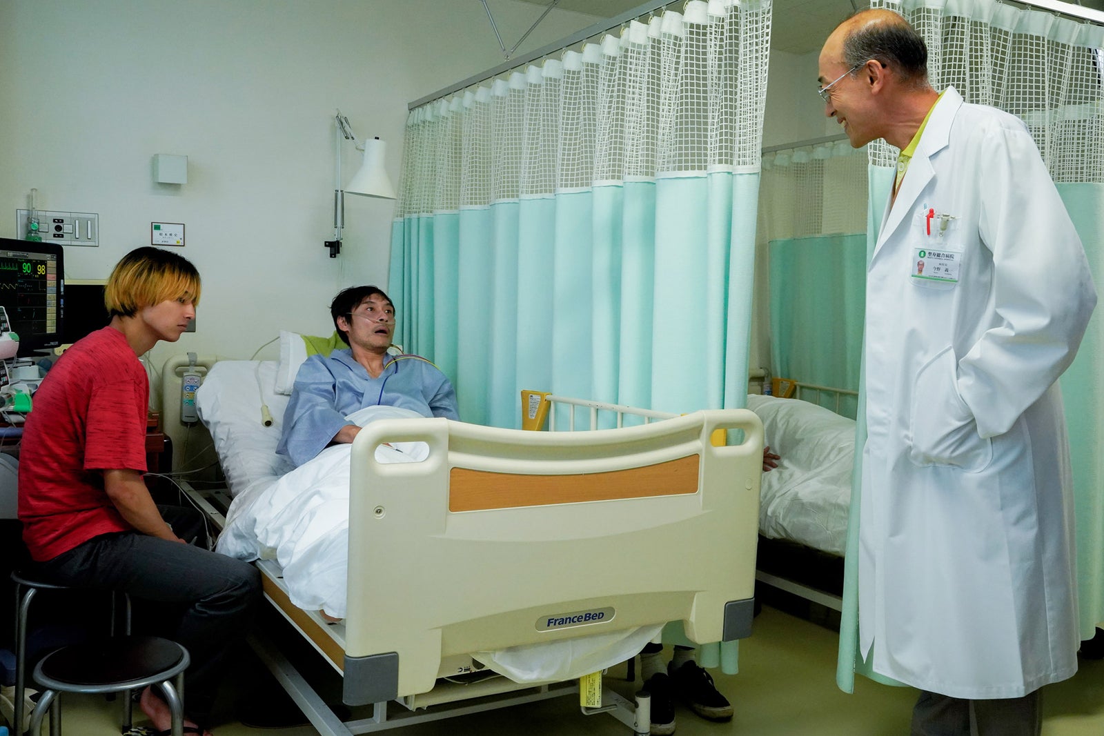 阿佐辰美、浜田学、酒向芳「ブラックポストマン」第4話より（C）テレビ東京