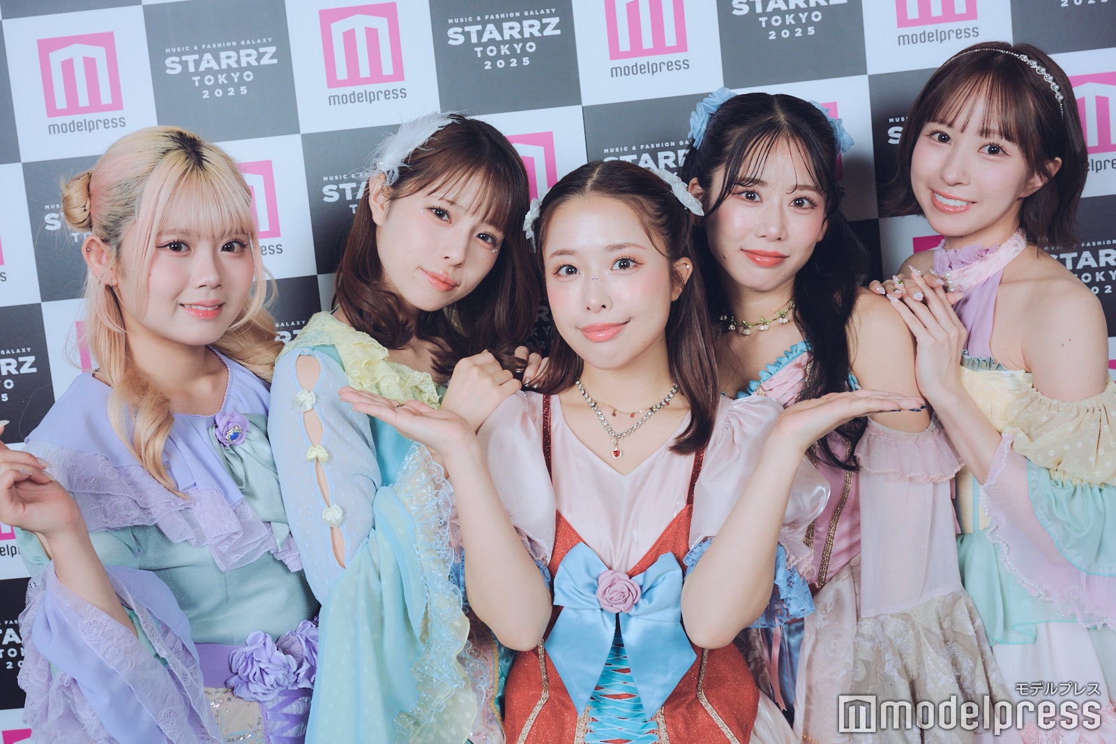 フィロソフィーのダンス“5年続いている”メンバー内の流行とは？「共演したアーティストの方と写真を撮るとき」【STARRZ TOKYO 2025】