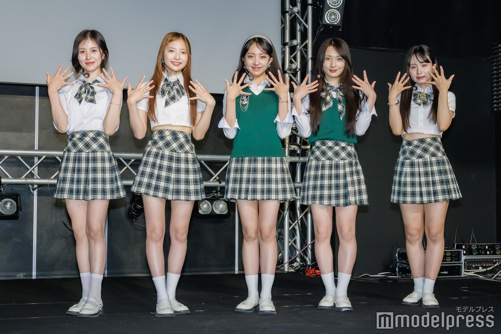 MIO、HANA、ERIN、SOO-AH、YURA／UNICODE（C）モデルプレス