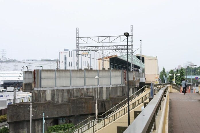 西高島平駅で高架線はプツンと途切れる