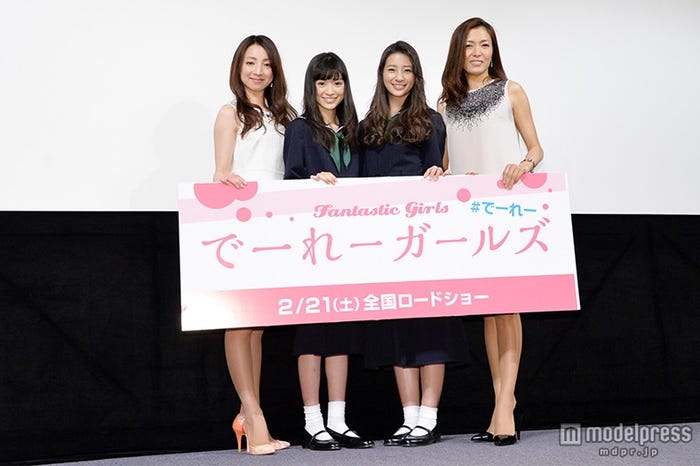 (左より)白羽ゆり、優希美青、足立梨花、安蘭けい