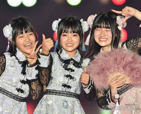 3姉妹YouTuberろこまこあこ「関コレ」初登場 お揃いチャイナ服でキュートな装い<関西コレクション 2023 A/W>