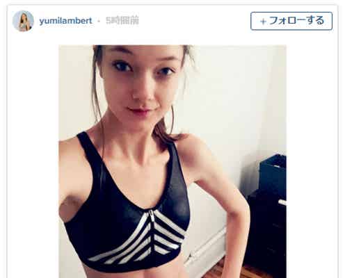 <VSファッションショー開催直前>日本人クォーターモデルのユミ・ランバート、美くびれ披露で気合い十分