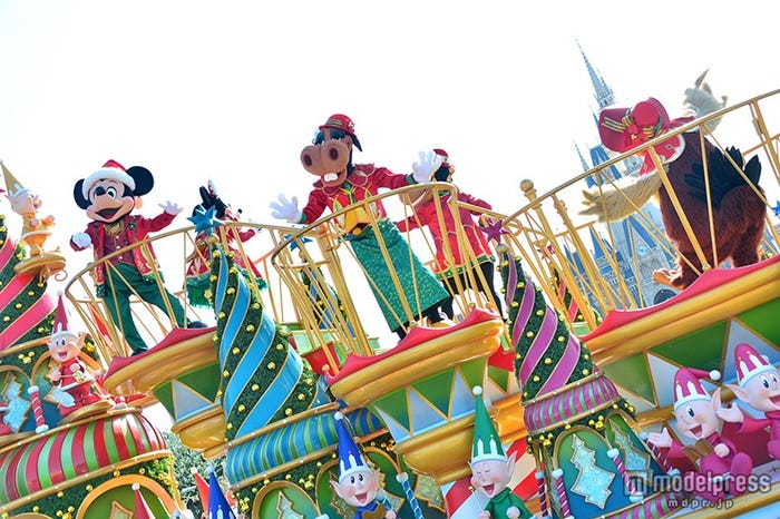 「ディズニー・サンタヴィレッジ・パレード」ミッキー、クララベル・カウ