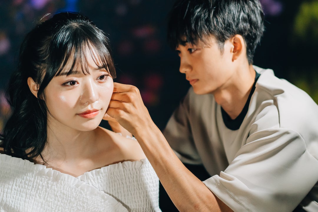 高鶴桃羽、大久保琉唯「オオカミちゃんとオオカミくんには騙されない」第1話（C）AbemaTV, Inc.