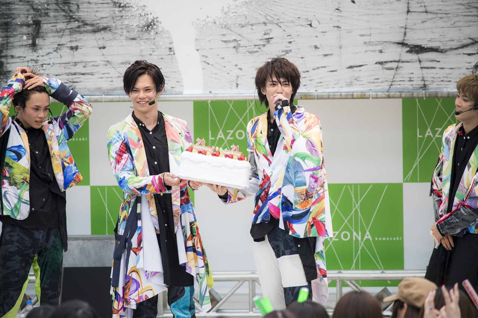 カイ＆タカシへサプライズ（写真提供：SDR※独占ショット）