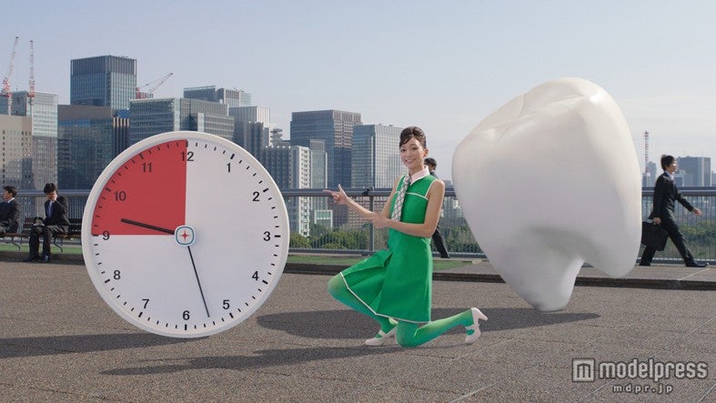 杏／ロッテ キシリトールガムの新CM「ながら食べ」編