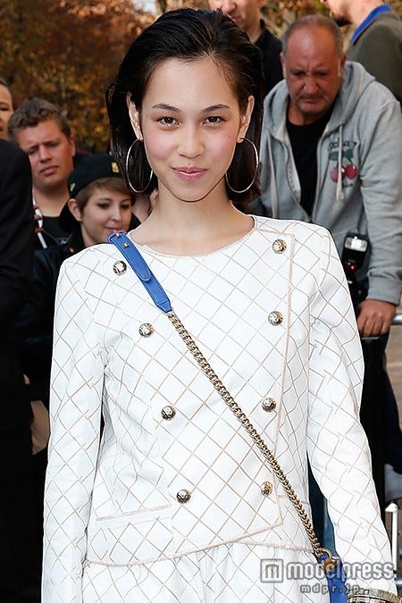 「シャネル」2015春夏コレクションに来場した水原希子/photo:Getty Images