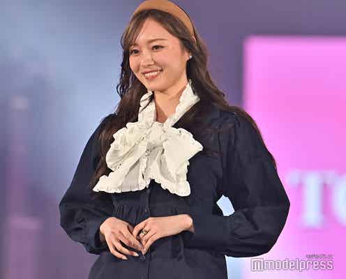 乃木坂46梅澤美波、長い脚際立つ堂々ランウェイ ガーリーパンツスタイル<TGC 2022 S/S>