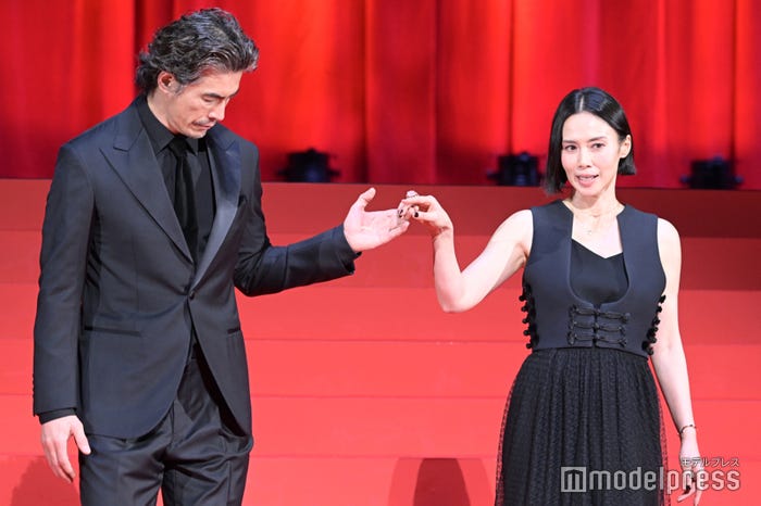 伊藤英明、中谷美紀(C)モデルプレス