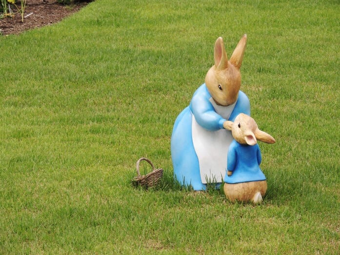 小さい頃のピーターラビットとお母さんです