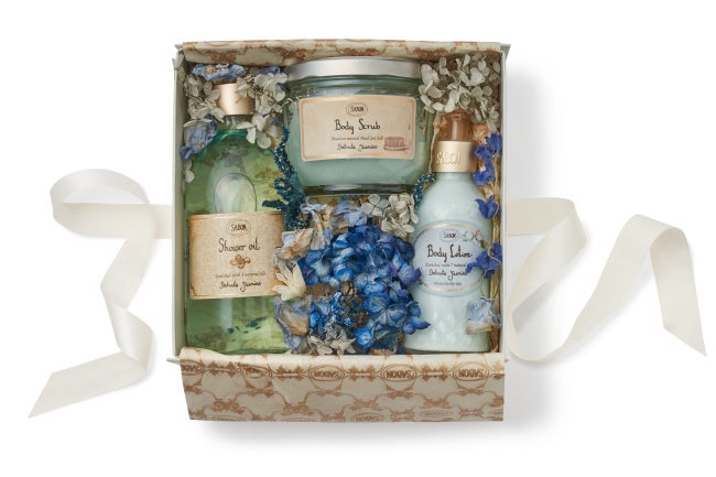 『3 STEP Flower Gift Box デリケート・ジャスミン』14,850円(税込)/画像提供:SABON Japan