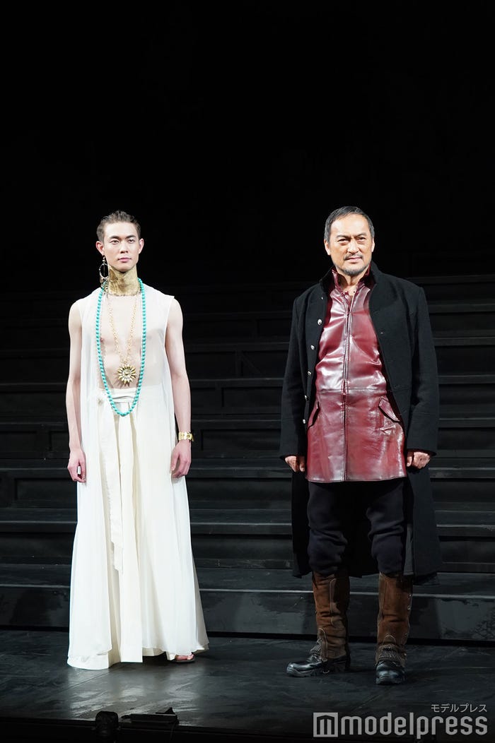 宮沢氷魚、渡辺謙(C)モデルプレス