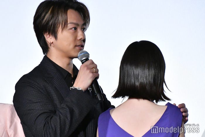 布面積を心配するTAKAHIRO (C)モデルプレス