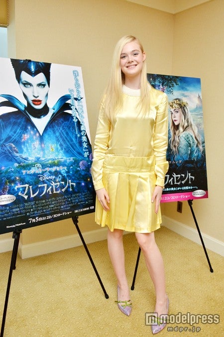 ドレスは「Miu Miu」のもの