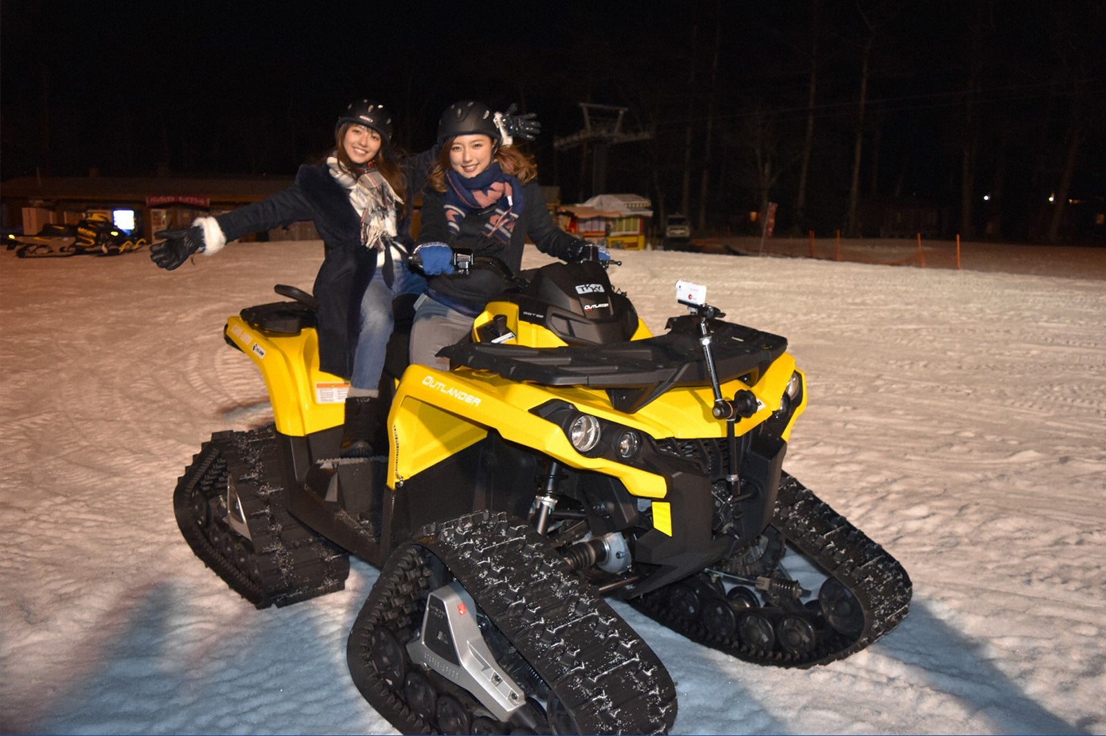 （左から）瀧川ありさ、真野恵里菜／画像提供：TBS