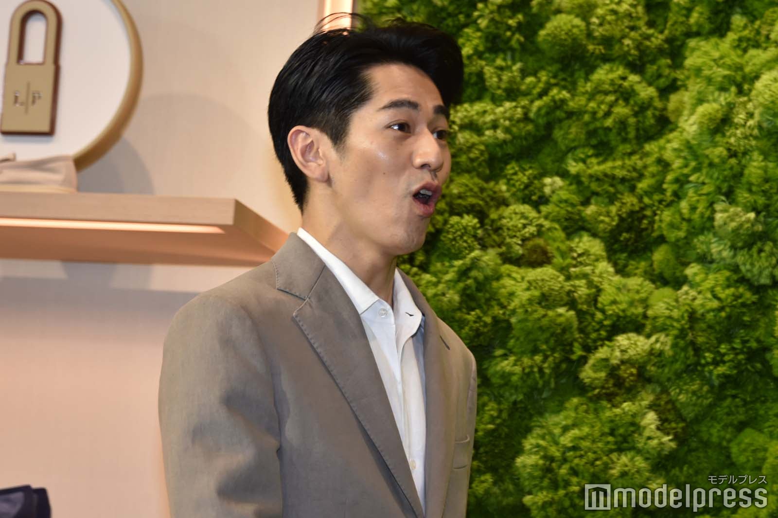 北村匠海に気づいて声を上げる永山絢斗（C）モデルプレス