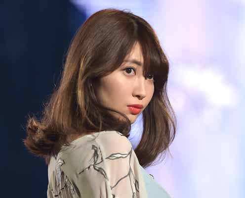 小嶋陽菜、サプライズ登場でオーラ溢れるランウェイ!大人可愛くて胸キュン<神コレ2017S/S>