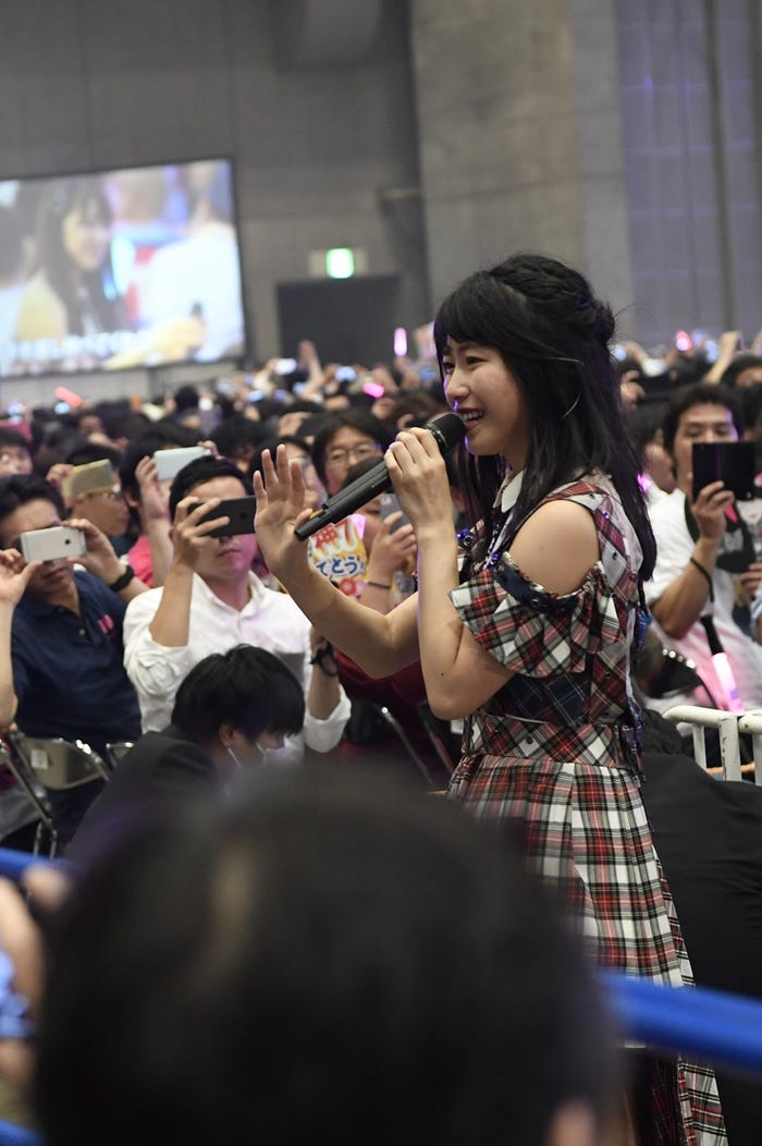 横山由依/「AKB48グループ感謝祭~ランクインコンサート~(1~16位)」より(C)AKS