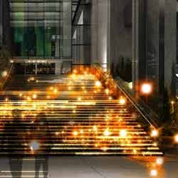 光の波が美しい大階段(写真:イメージ)/画像提供:クオル