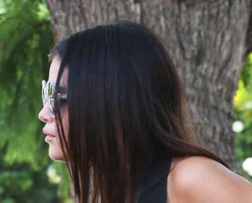 セレーナ・ゴメス、セクシードレスの胸元からバストが!?