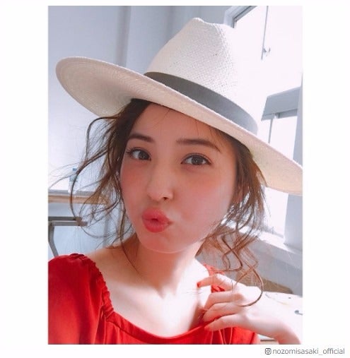 佐々木希の“チュー顔”が悶絶級！「神レベルの可愛さ」「色っぽくて美しい」