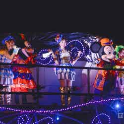 スペシャルショー「Halloween Party with AKB48」／（C）Disney
